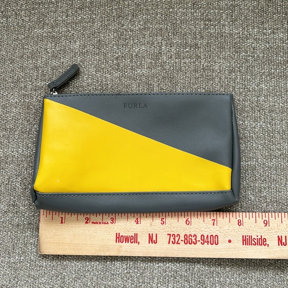 ✨ FURLA x EVA AIR Travel Amenities
Cosmetic Bag - Picture 5 of 9